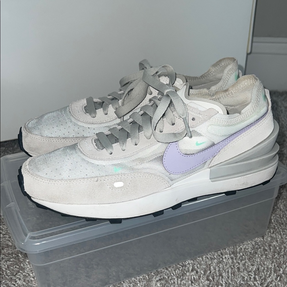Nike Women's Light Gray and Lavender Sneakers